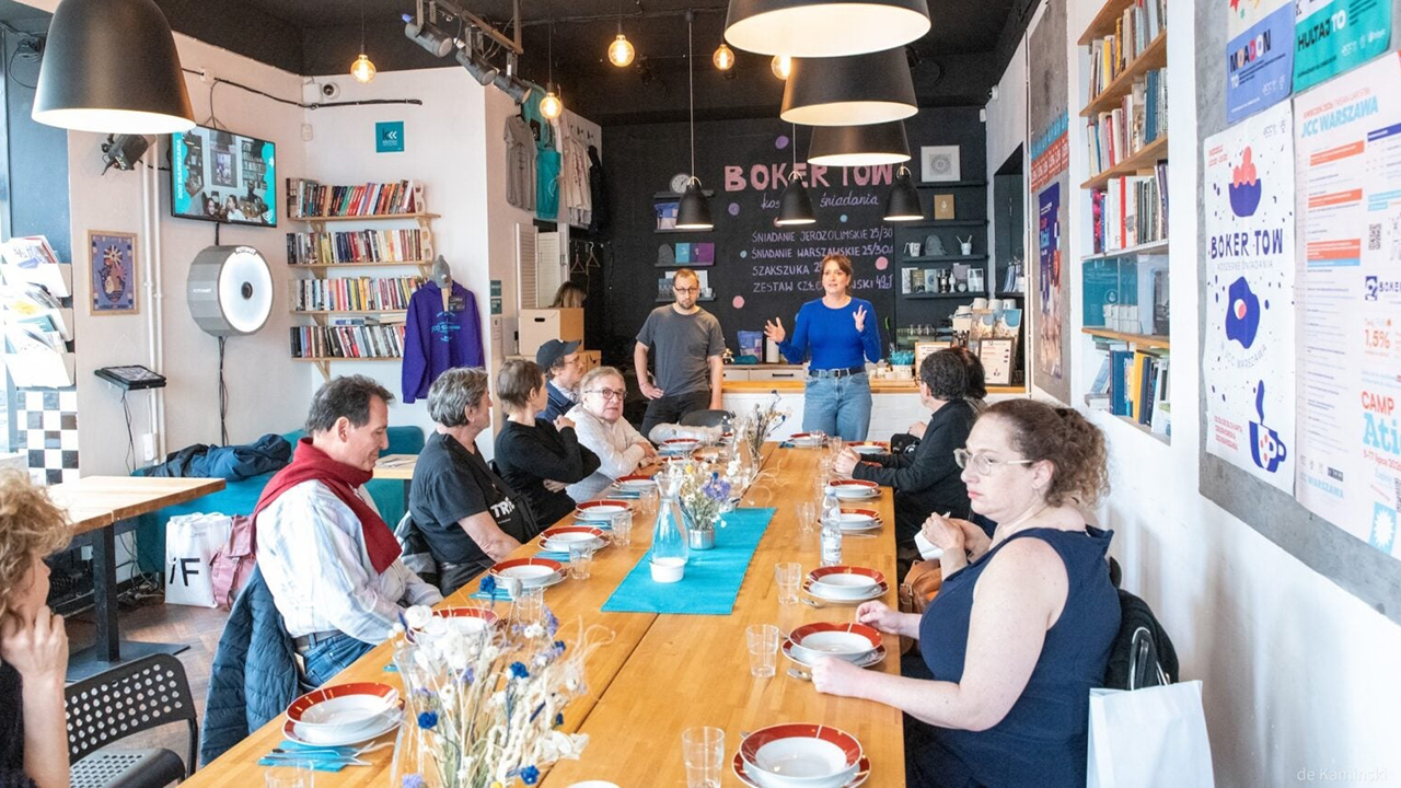 Participants in the Miszpucha Foundation trip for Polish Jewish emigrants and their descendants have lunch at the Jewish Community Center in Warsaw, Poland. (Adam de Kaminski)