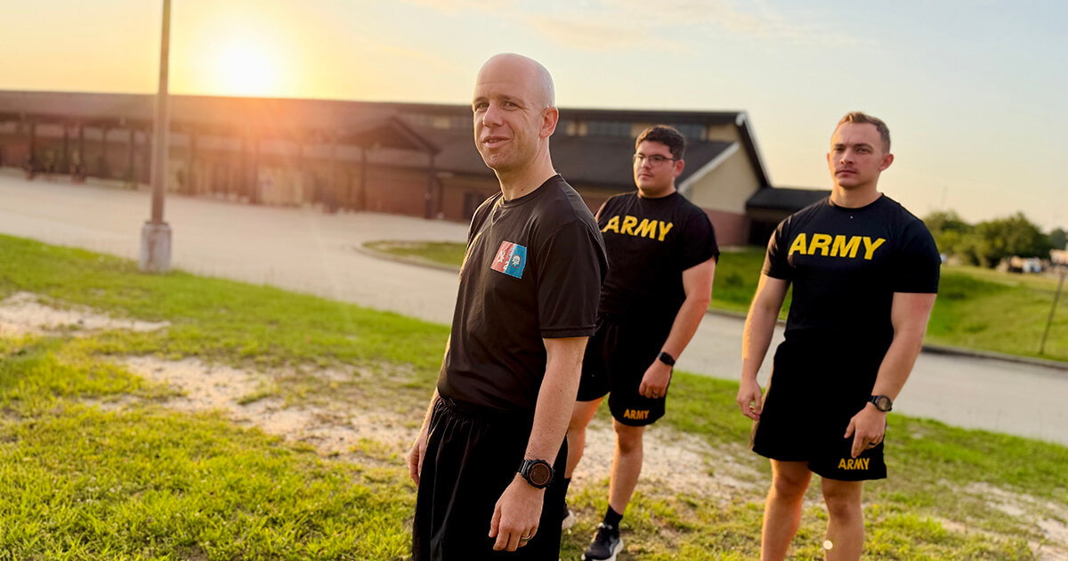 Chaplain Scott Klein with two Jewish soldiers at Fort Bragg. (Benyamin Cohen)