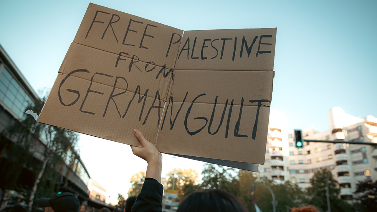A sign at a 2023 pro-Palestinian protest in Kreuzberg, Germany. (Montecruz Foto via Wikimedia CC BY-SA 3.0)