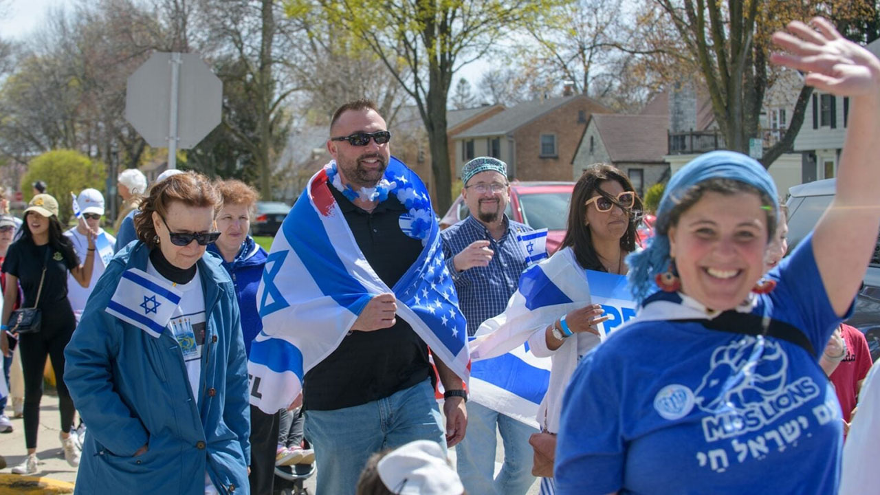 Milwaukee Jews march in the community's annual Walk for Israel, part of the federation's celebrations for Israel's independence day. (Courtesy of the Milwaukee Jewish Federation)