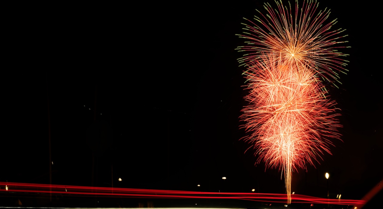 Fireworks erupt as cars pass by on Marina Boulevard in San Francisco on July 4, 2025. (Aaron Levy-Wolins/J. Staff)